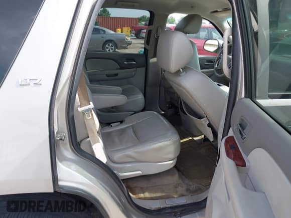 2009 Chevrolet Tahoe LTZ with VIN 1GNFC33009R217272, listed as a IAAI auction lot 42667388 with 199,795 mi miles and . Bid and sale history available at DreamBid. Image 8.