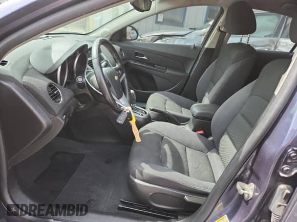 2014 Chevrolet Cruze 1LT z VIN 1G1PC5SB2E7342056, wystawiony jako Copart lot #81082455 z przebiegiem 137 244 mil mil oraz Szkoda całkowita • Salvage title. Historia ofert i sprzedaży dostępna na DreamBid. Obrazek 7.