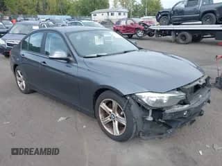2013 BMW 3 Series 328i xDrive с VIN WBA3B5C5XDF138902, выставлен на аукционе IAAI как лот 43243966 с пробегом 171 572 миль миль и . История ставок и продаж доступна на DreamBid. Изображение 1.