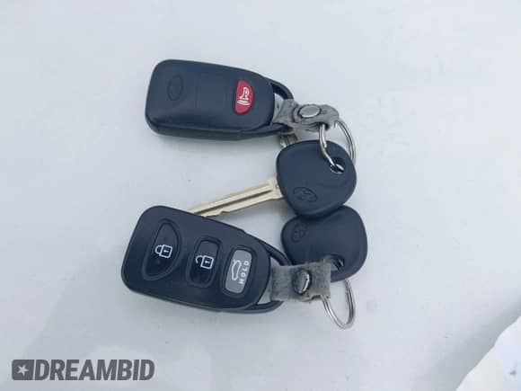 2014 Hyundai Elantra Limited with VIN KMHDH4AE1EU093747, listed as a IAAI auction lot 43034155 with 180,629 mi miles and . Bid and sale history available at DreamBid. Image 11.