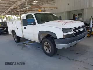 2006 Chevrolet Silverado 2500HD Work Truck z VIN 1GBHC24UX6E231121, wystawiony jako IAAI lot #42819477 z przebiegiem 212 193 mil mil oraz . Historia ofert i sprzedaży dostępna na DreamBid. Obrazek 1.