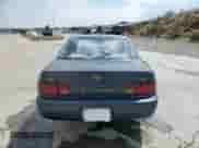 1996 Toyota Camry DX z VIN JT2BG12K4T0344033, wystawiony jako Copart lot #70365175 z przebiegiem 215 552 mil mil oraz Szkoda całkowita • Salvage title. Historia ofert i sprzedaży dostępna na DreamBid. Obrazek 6.