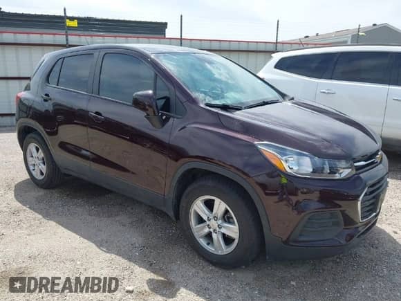 2020 Chevrolet Trax LS z VIN KL7CJKSB5LB352601, wystawiony jako IAAI lot #41950425 z przebiegiem 54 261 mil mil oraz . Historia ofert i sprzedaży dostępna na DreamBid. Obrazek 1.