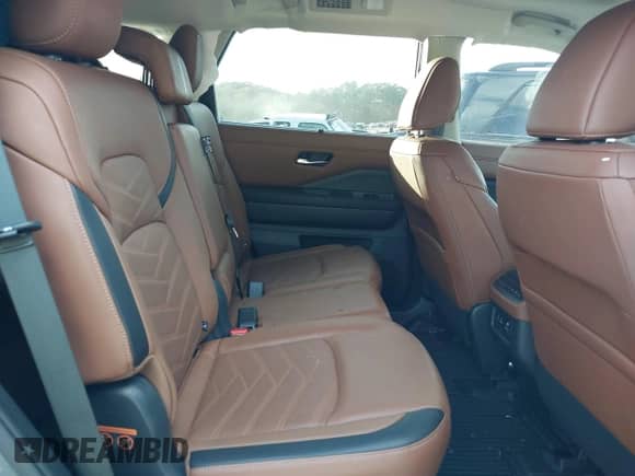 2024 Nissan Pathfinder Platinum z VIN 5N1DR3DJ5RC204103, wystawiony jako IAAI lot #40955103 z przebiegiem 11 522 mil mil oraz . Historia ofert i sprzedaży dostępna na DreamBid. Obrazek 8.