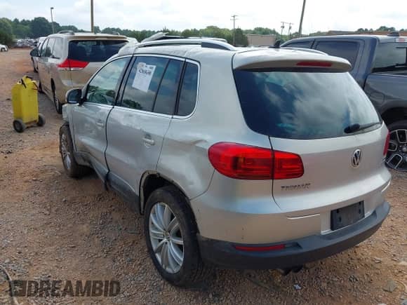 2012 Volkswagen Tiguan S с VIN WVGBV7AX5CW608298, выставлен на аукционе IAAI как лот 42868690 с пробегом 101 816 миль миль и . История ставок и продаж доступна на DreamBid. Изображение 3.