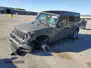 2022 Jeep Wrangler Unlimited Sahara z VIN 1C4HJXEG2NW115847, wystawiony jako Copart lot #45678015 z przebiegiem Nie podano mil oraz Szkoda całkowita • Salvage title. Historia ofert i sprzedaży dostępna na DreamBid. Obrazek 1.