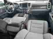 2023 Ram 1500 Big Horn z VIN 1C6RREFT3PN564838, wystawiony jako Copart lot #86040275 z przebiegiem Nie podano mil oraz Czysty tytuł • Clean title. Historia ofert i sprzedaży dostępna na DreamBid. Obrazek 8.