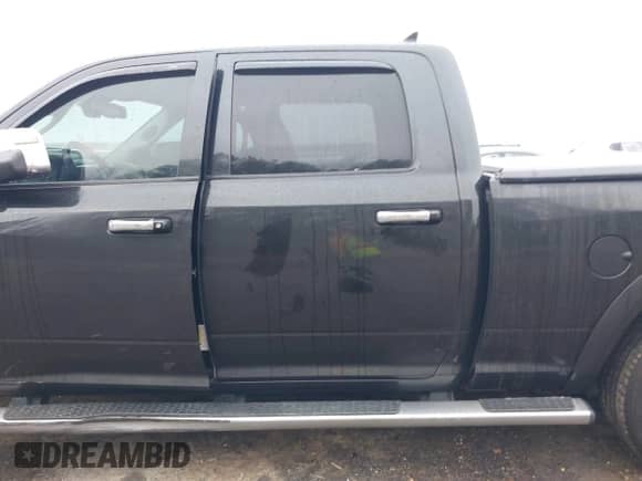 2016 Ram 1500 Limited z VIN 1C6RR7WM4GS125993, wystawiony jako IAAI lot #41394198 z przebiegiem 113 681 mil mil oraz . Historia ofert i sprzedaży dostępna na DreamBid. Obrazek 15.