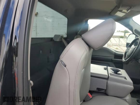 2017 Ford F-250 XLT z VIN 1FTBF2B66HEB45482, wystawiony jako Copart lot #81255655 z przebiegiem 97 754 mil mil oraz Szkoda całkowita • Salvage title. Historia ofert i sprzedaży dostępna na DreamBid. Obrazek 10.