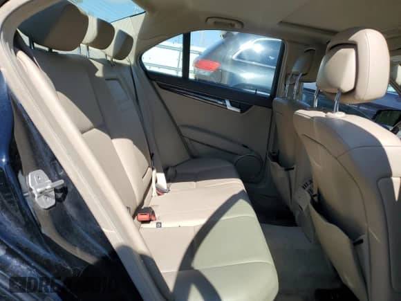 2013 Mercedes-Benz C 300 Sport z VIN WDDGF8AB1DG118749, wystawiony jako Copart lot #80188825 z przebiegiem 154 569 mil mil oraz Nie do naprawy • Non repairable. Historia ofert i sprzedaży dostępna na DreamBid. Obrazek 10.