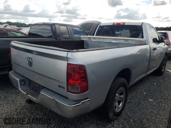 2010 Dodge 1500 ST z VIN 3D7JB1EP1AG177119, wystawiony jako Copart lot #74556704 z przebiegiem 303 105 mil mil oraz Szkoda całkowita • Salvage title. Historia ofert i sprzedaży dostępna na DreamBid. Obrazek 3.