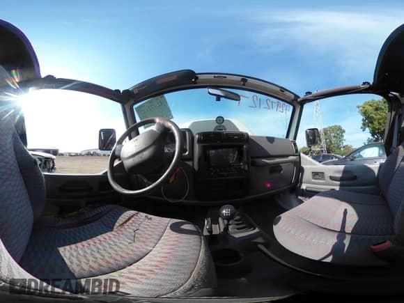 1998 Jeep Wrangler SE z VIN 1J4FY29P5WP797211, wystawiony jako IAAI lot #42972127 z przebiegiem 123 163 mil mil oraz . Historia ofert i sprzedaży dostępna na DreamBid. Obrazek 19.