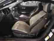 2019 Ford Mustang EcoBoost z VIN 1FA6P8TH1K5112761, wystawiony jako Copart lot #44359905 z przebiegiem 70 865 mil mil oraz Szkoda całkowita • Salvage title. Historia ofert i sprzedaży dostępna na DreamBid. Obrazek 7.