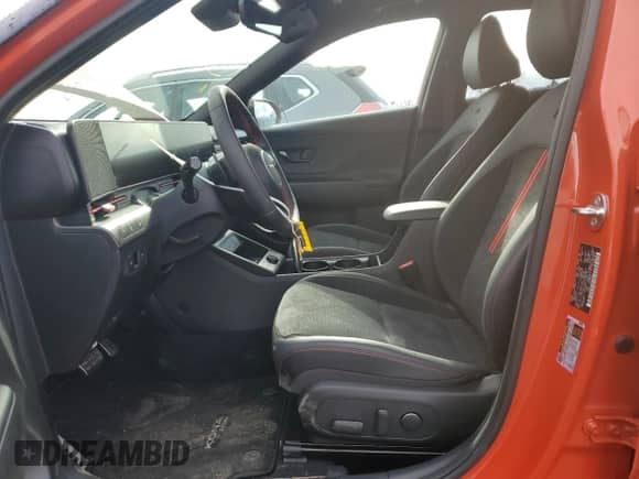 2025 Hyundai Kona Limited с VIN KM8HECA39SU193304, выставлен на аукционе Copart как лот 81146144 с пробегом 4 411 миль миль и Списание • Salvage title. История ставок и продаж доступна на DreamBid. Изображение 7.