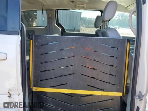 2010 Dodge Grand Caravan SE with VIN 2D4RN4DE8AR239439, listed as a Copart auction lot 86256015 with 206,971 mi miles and Salvage title. Bid and sale history available at DreamBid. Image 11.