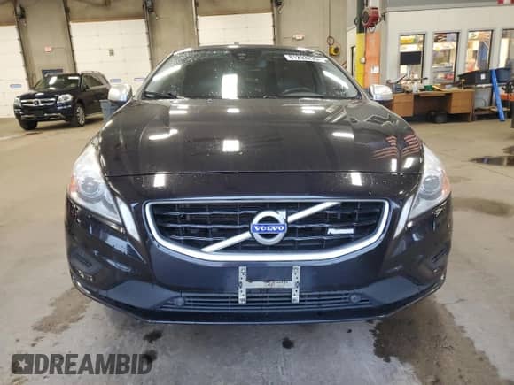 2013 Volvo S60 T6 R-Design Platinum z VIN YV1902FH3D2185522, wystawiony jako Copart lot #81293295 z przebiegiem 153 496 mil mil oraz Szkoda całkowita • Salvage title. Historia ofert i sprzedaży dostępna na DreamBid. Obrazek 5.