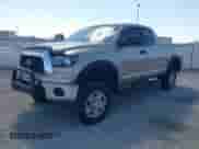 2007 Toyota Tundra SR5 z VIN 5TFRT541X7X009515, wystawiony jako IAAI lot #43451636 z przebiegiem 57 411 mil mil oraz . Historia ofert i sprzedaży dostępna na DreamBid. Obrazek 2.