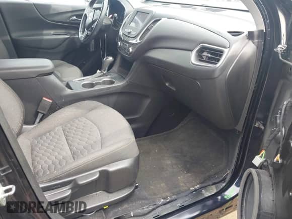 2020 Chevrolet Equinox LT z VIN 2GNAXKEV4L6143682, wystawiony jako IAAI lot #43256369 z przebiegiem 56 468 mil mil oraz . Historia ofert i sprzedaży dostępna na DreamBid. Obrazek 5.