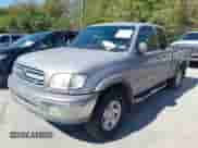2002 Toyota Tundra Limited z VIN 5TBBT48192S263813, wystawiony jako IAAI lot #43491595 z przebiegiem 376 267 mil mil oraz . Historia ofert i sprzedaży dostępna na DreamBid. Obrazek 2.