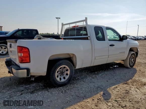 2011 Chevrolet Silverado 1500 LS z VIN 1GCRCREA7BZ318328, wystawiony jako Copart lot #67616605 z przebiegiem 243 959 mil mil oraz Szkoda całkowita • Salvage title. Historia ofert i sprzedaży dostępna na DreamBid. Obrazek 3.
