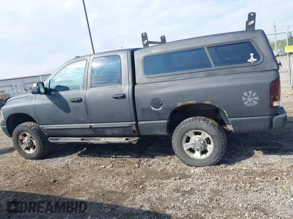 2005 Dodge 2500 SLT z VIN 3D7KS28C25G844501, wystawiony jako IAAI lot #42176860 z przebiegiem 238 386 mil mil oraz . Historia ofert i sprzedaży dostępna na DreamBid. Obrazek 14.