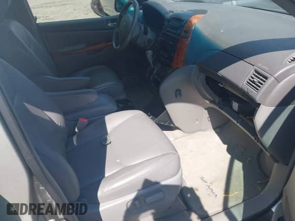 2008 Toyota Sienna XLE z VIN 5TDBK22C08S019999, wystawiony jako IAAI lot #43180038 z przebiegiem 218 337 mil mil oraz . Historia ofert i sprzedaży dostępna na DreamBid. Obrazek 5.