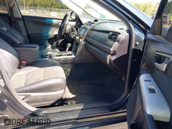 2014 Toyota Camry SE with VIN 4T1BF1FK3EU386026, listed as a IAAI auction lot 43245647 with 141,769 mi miles and . Bid and sale history available at DreamBid. Image 5.