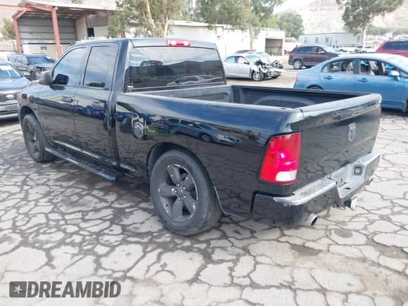 2013 Ram 1500 Express z VIN 1C6RR6FT9DS532463, wystawiony jako IAAI lot #42780378 z przebiegiem 171 219 mil mil oraz . Historia ofert i sprzedaży dostępna na DreamBid. Obrazek 3.