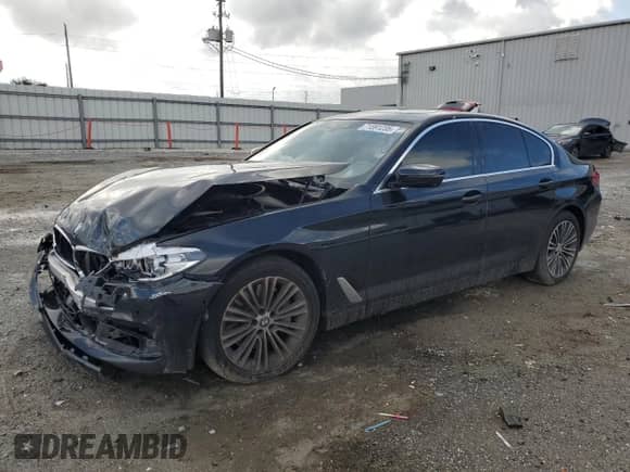 2019 BMW 5 Series 530i xDrive z VIN WBAJA7C56KWW19085, wystawiony jako Copart lot #71591235 z przebiegiem Nie podano mil oraz Nie do naprawy • Non repairable. Historia ofert i sprzedaży dostępna na DreamBid. Obrazek 1.