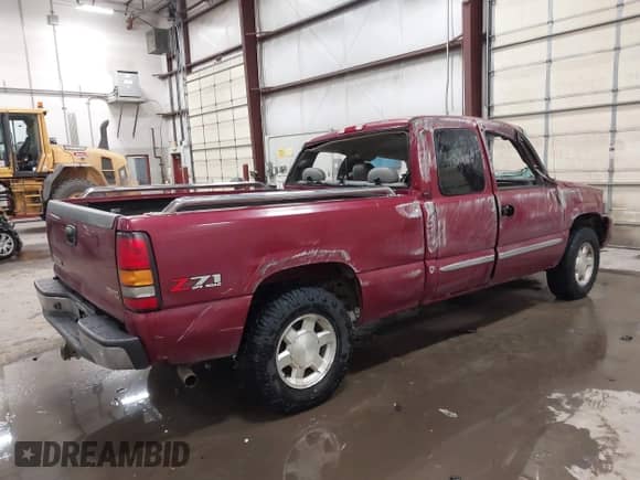 2005 GMC Sierra 1500 SLE with VIN 2GTEK19B551288460, listed as a IAAI auction lot 41543395 with 303,314 mi miles and . Bid and sale history available at DreamBid. Image 4.