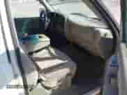 2001 Chevrolet Silverado 1500HD LS z VIN 1GCGC13U61F172302, wystawiony jako IAAI lot #41764662 z przebiegiem 218 807 mil mil oraz . Historia ofert i sprzedaży dostępna na DreamBid. Obrazek 5.