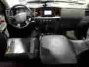 2006 Dodge 2500 SLT z VIN 3D7KS28D96G120184, wystawiony jako Copart lot #88823185 z przebiegiem 197 349 mil mil oraz Czysty tytuł • Clean title. Historia ofert i sprzedaży dostępna na DreamBid. Obrazek 8.