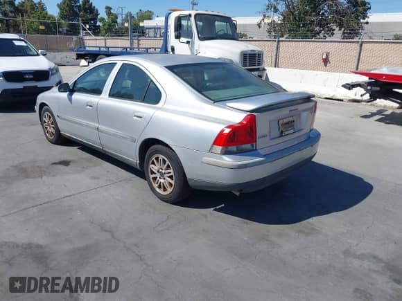 2004 Volvo S60 с VIN YV1RS61T242406749, выставлен на аукционе IAAI как лот 42596548 с пробегом 154 018 миль миль и . История ставок и продаж доступна на DreamBid. Изображение 3.
