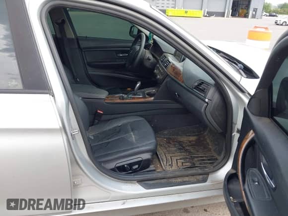 2014 BMW 3 Series 320i с VIN WBA3B1G50ENN90626, выставлен на аукционе IAAI как лот 42871581 с пробегом 182 455 миль миль и . История ставок и продаж доступна на DreamBid. Изображение 5.