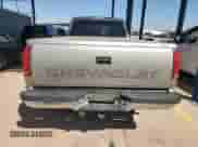 2000 Chevrolet Silverado 3500 z VIN 1GCGC33R1YF502364, wystawiony jako Copart lot #48556275 z przebiegiem 148 142 mil mil oraz Czysty tytuł • Clean title. Historia ofert i sprzedaży dostępna na DreamBid. Obrazek 6.