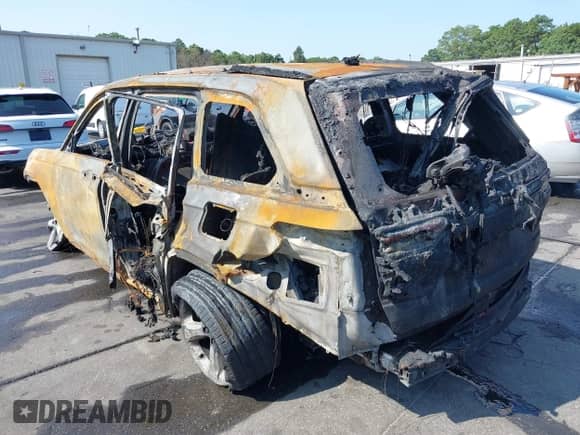 2023 Jeep Grand Cherokee Limited with VIN 1C4RJHBG0PC504859, listed as a IAAI auction lot 42949212 with 20,500 mi miles and . Bid and sale history available at DreamBid. Image 3.