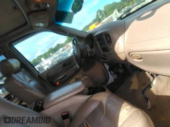 2002 Ford F-150 XLT с VIN 1FTRW08L52KE13463, выставлен на аукционе IAAI как лот 42981953 с пробегом Не указан миль и . История ставок и продаж доступна на DreamBid. Изображение 5.