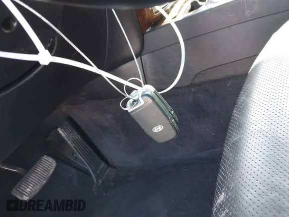 2010 Hyundai Genesis z VIN KMHGC4DE2AU074772, wystawiony jako IAAI lot #41952692 z przebiegiem 126 042 mil mil oraz . Historia ofert i sprzedaży dostępna na DreamBid. Obrazek 11.