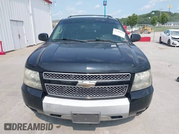 2011 Chevrolet Suburban LT z VIN 1GNSKJE36BR102923, wystawiony jako IAAI lot #42389021 z przebiegiem 213 931 mil mil oraz . Historia ofert i sprzedaży dostępna na DreamBid. Obrazek 12.