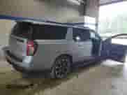 2024 Chevrolet Suburban RST z VIN 1GNSKEKD9RR101523, wystawiony jako Copart lot #61119175 z przebiegiem 51 022 mil mil oraz Szkoda całkowita • Salvage title. Historia ofert i sprzedaży dostępna na DreamBid. Obrazek 3.