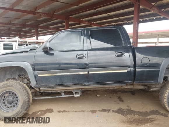 2007 Chevrolet Silverado 2500HD LT3 z VIN 1GCHK23D07F176934, wystawiony jako IAAI lot #42369221 z przebiegiem Nie podano mil oraz . Historia ofert i sprzedaży dostępna na DreamBid. Obrazek 14.
