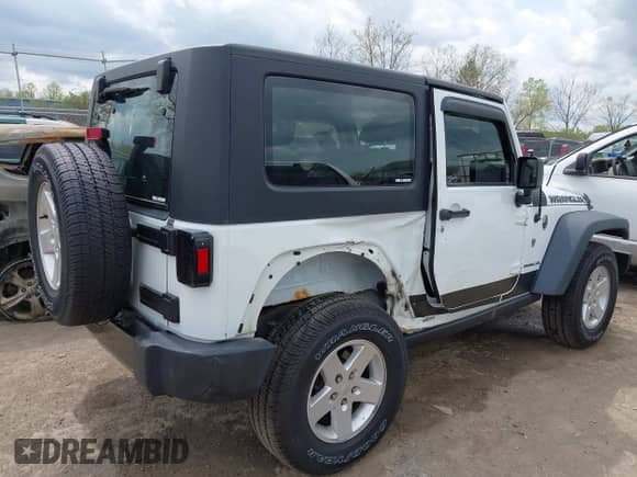 2015 Jeep Wrangler Sport with VIN 1C4AJWAG8FL606900, listed as a IAAI auction lot 42119626 with 119,268 mi miles and . Bid and sale history available at DreamBid. Image 6.