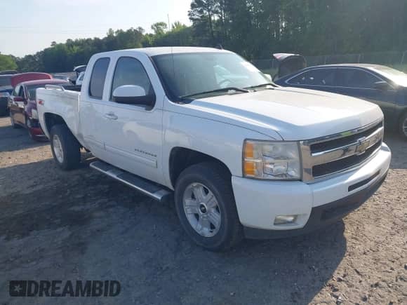 2011 Chevrolet Silverado 1500 LTZ z VIN 1GCRKTE34BZ189997, wystawiony jako IAAI lot #42146489 z przebiegiem 166 724 mil mil oraz . Historia ofert i sprzedaży dostępna na DreamBid. Obrazek 1.