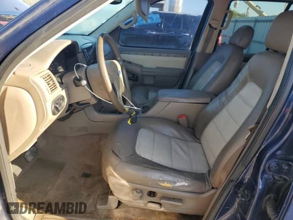 2004 Ford Explorer Eddie Bauer with VIN 1FMZU74W44UB78040, listed as a Copart auction lot 84029215 with 197,729 mi miles and Salvage title. Bid and sale history available at DreamBid. Image 7.
