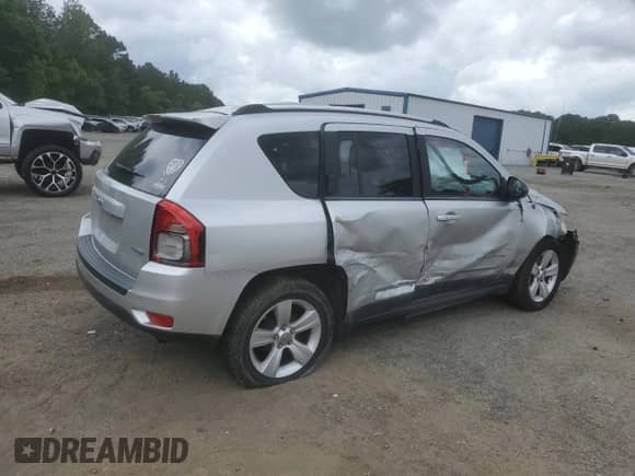 2011 Jeep Compass Latitude z VIN 1J4NT1FB8BD192270, wystawiony jako Copart lot #54953485 z przebiegiem 128 094 mil mil oraz Szkoda całkowita • Salvage title. Historia ofert i sprzedaży dostępna na DreamBid. Obrazek 3.