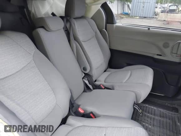 2022 Toyota Sienna LE z VIN 5TDKRKEC8NS078558, wystawiony jako IAAI lot #43313358 z przebiegiem 86 219 mil mil oraz . Historia ofert i sprzedaży dostępna na DreamBid. Obrazek 8.