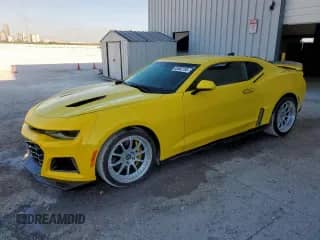 2017 Chevrolet Camaro 1SS z VIN 1G1FF1R73H0160330, wystawiony jako Copart lot #85562755 z przebiegiem 23 806 mil mil oraz Szkoda całkowita • Salvage title. Historia ofert i sprzedaży dostępna na DreamBid. Obrazek 1.