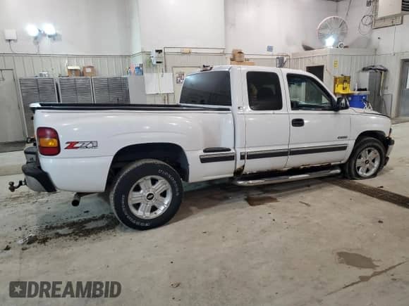 2000 Chevrolet Silverado 1500 LS with VIN 2GCEK19V3Y1369875, listed as a Copart auction lot 44455105 with 291,111 mi miles and Salvage title. Bid and sale history available at DreamBid. Image 3.