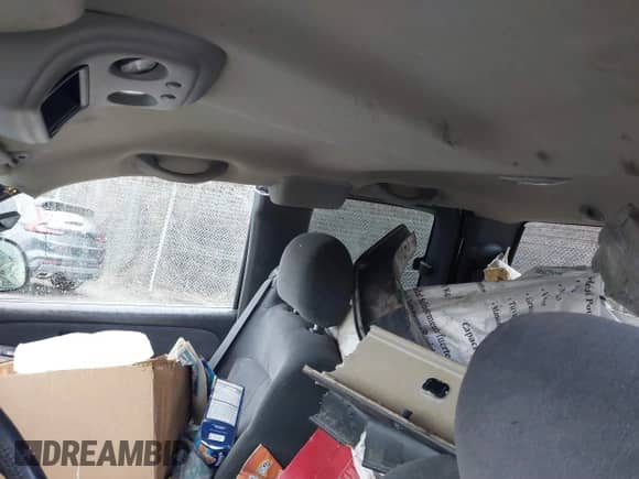 1999 Chevrolet Silverado 2500 LS z VIN 1GCGK29U4XE233127, wystawiony jako IAAI lot #41811564 z przebiegiem Nie podano mil oraz . Historia ofert i sprzedaży dostępna na DreamBid. Obrazek 8.