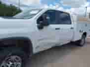 2023 Chevrolet Silverado 2500HD Work Truck z VIN 1GB1YLE71PF146990, wystawiony jako IAAI lot #42350795 z przebiegiem 60 144 mil mil oraz . Historia ofert i sprzedaży dostępna na DreamBid. Obrazek 6.